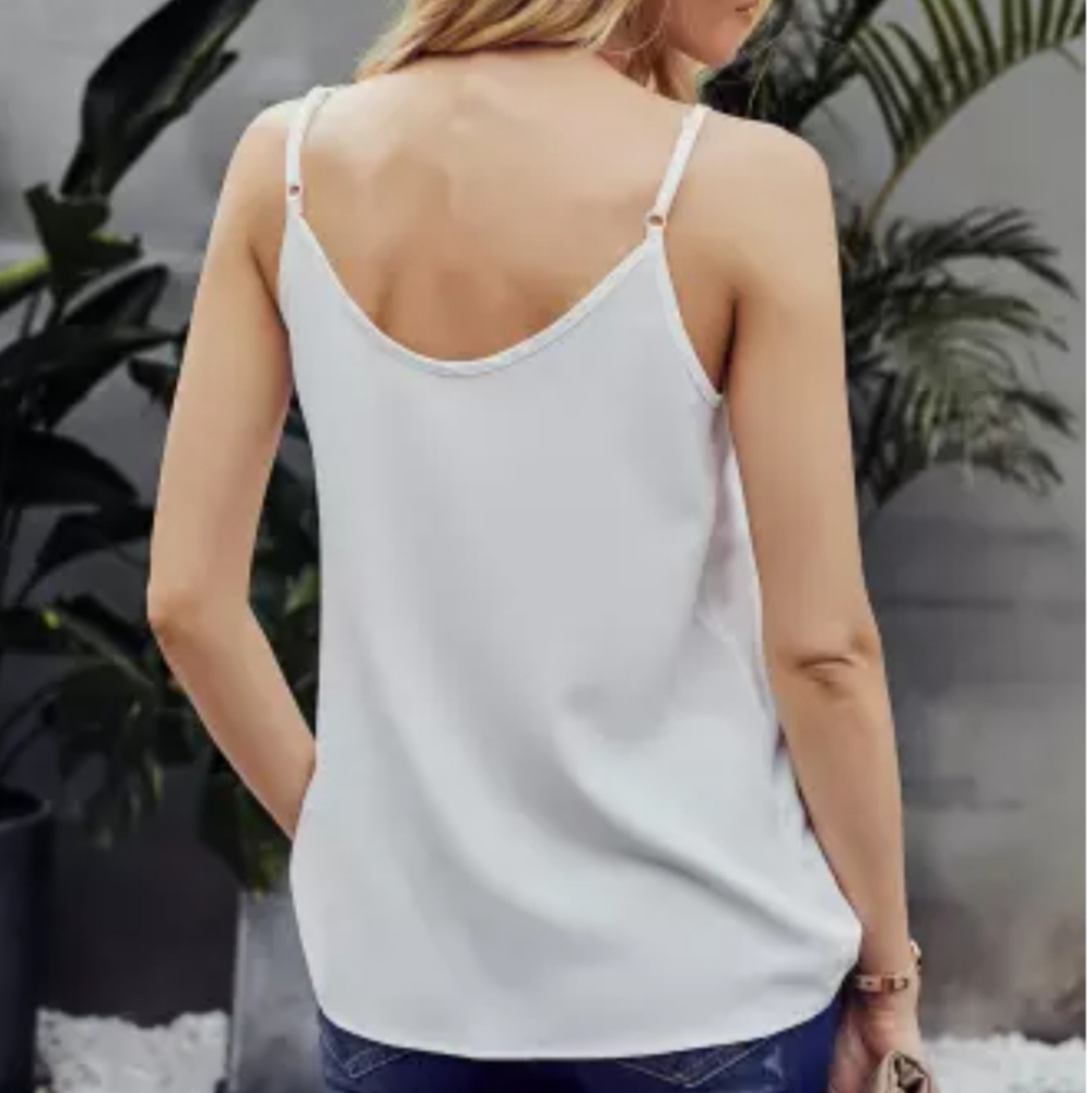 White button-down Chic Cami in size Medium - Picture 2 of 8